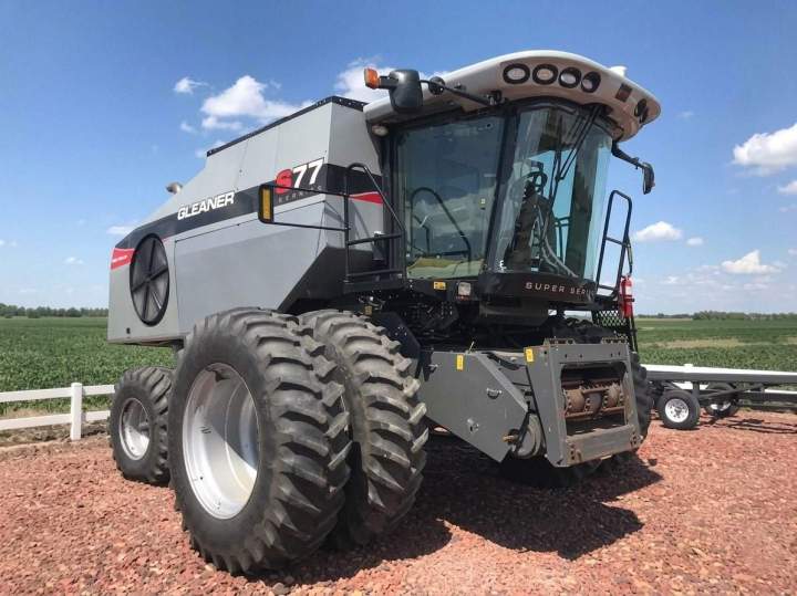 Vente de moissonneuse-batteuse Gleaner S77 Laterrière 